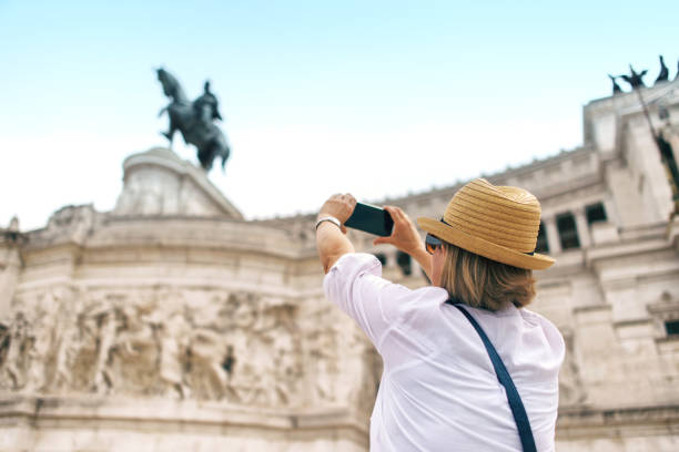 istock Capturing her travel experience on Piazza Venezia, Rome 985073916