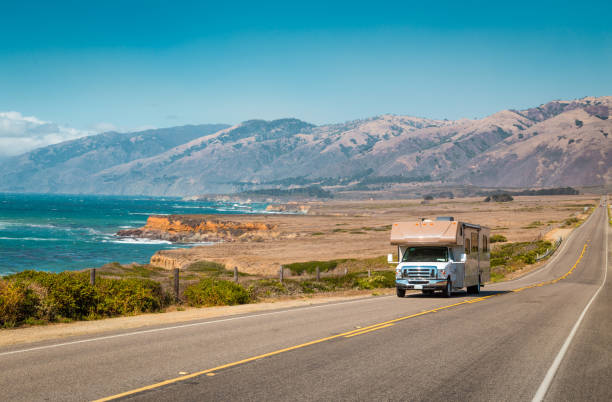 vehículos recreacionales en carretera 1, california, usa - coastline big sur usa the americas fotografías e imágenes de stock