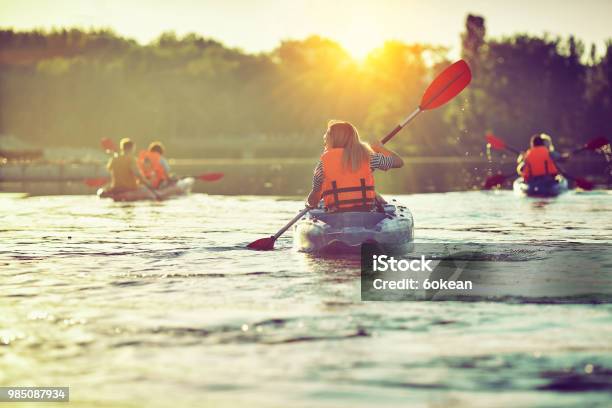 Wilde Natur Und Wasserspaß In Den Sommerferien Camping Und Angeln Stockfoto und mehr Bilder von Kajakdisziplin