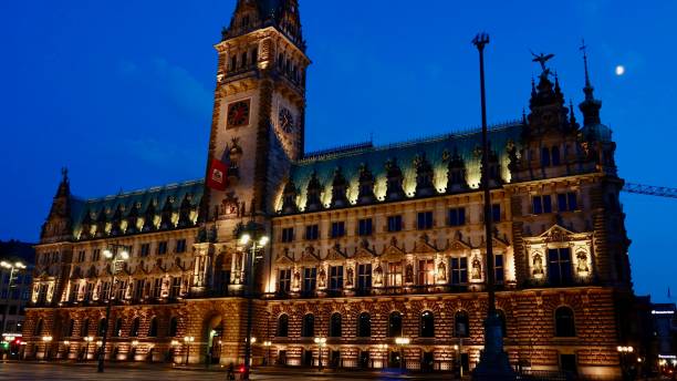 istock Hamburg City Hall 985105832