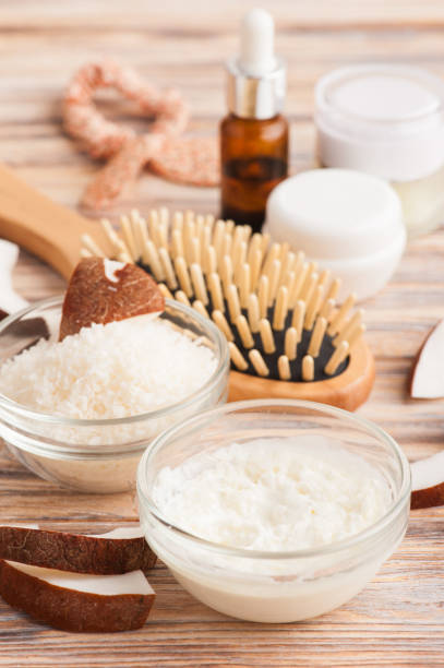 istock Natural hair treatment with coconut 985125410