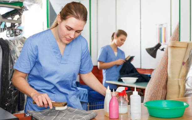 istock Woman working in dry cleaner 985125838