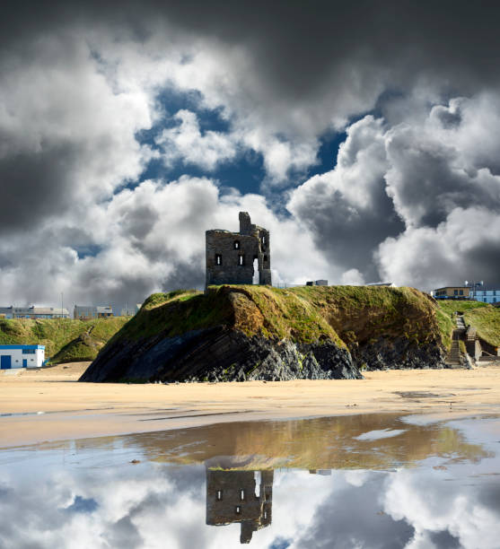istock wild atlantic way castle ruins and beach 985129574