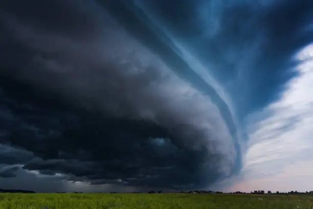 Image of gigantic shelf cloud of aproaching storm taken in Lithuania