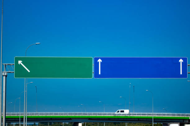 istock Big blank highway road sign with gradient blue sky 985170336