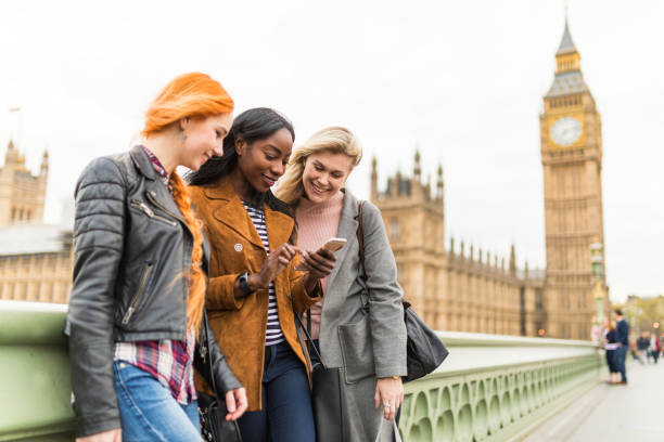 многорасовая группа девушек в лондоне рядом с биг-беном - famous place beautiful london england young adult стоковые фото и изображения