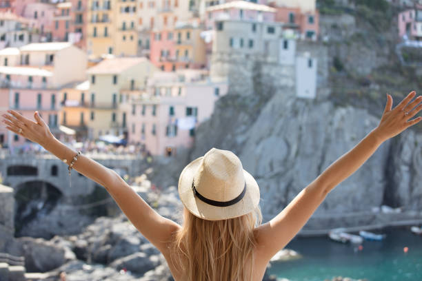 istock Traveling woman in summer hat. 985289074