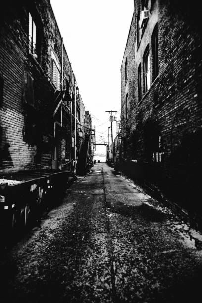 istock Dark alleys - Dinkytown, Minneapolis 985315824