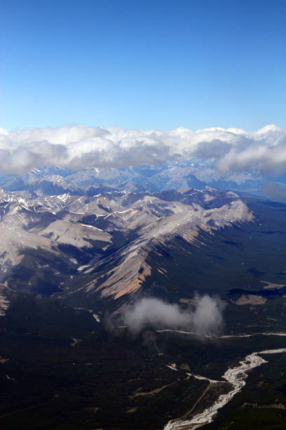 istock Edge of the Mountains 985331068