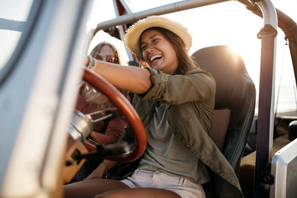 istock Girls going on vacation 985355070
