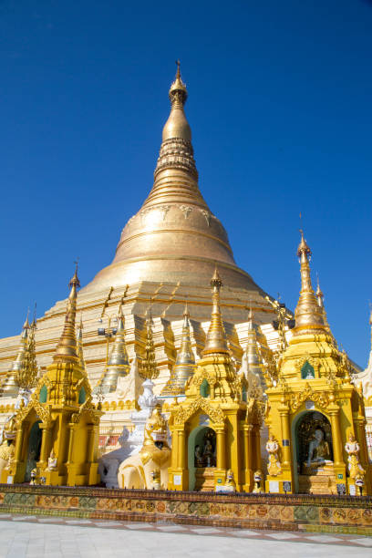 istock Myanmar: Shwedagon Pagoda 985428920