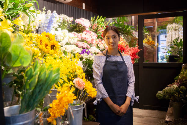 istock A clerk at a flower shop. 985502024