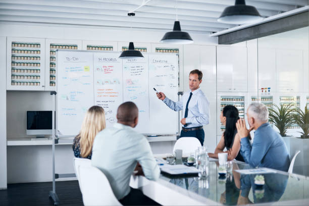 istock Steering his team directly towards success 985523086