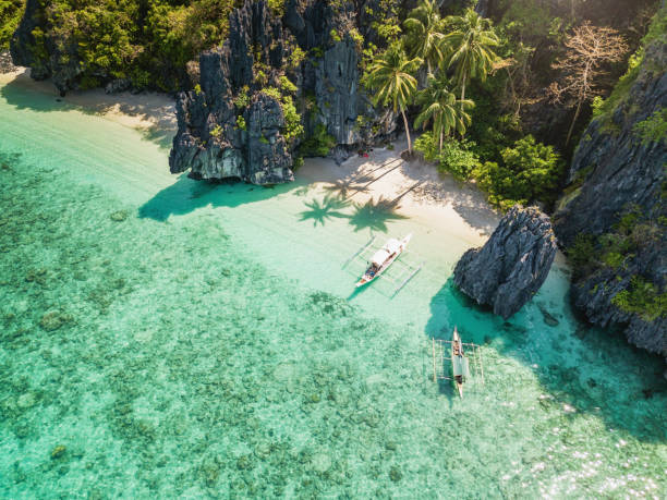 Palawan El Nido Entalula Island Beach Philippines Beautiful Entalula Island Beach Lagoon with typical filipino Balangay Boats. Aerial Drone Point of View. Bacuit Bay, Mimaropa, El Nido, Palawan, Philippines, Asia travel destinations stock pictures, royalty-free photos & images