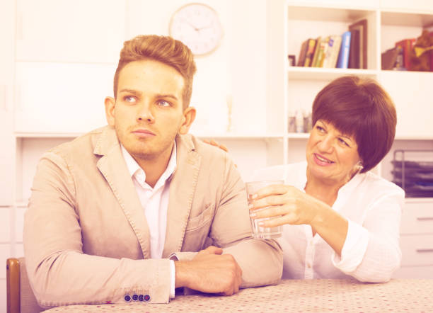 istock Mother calms the son 985554260