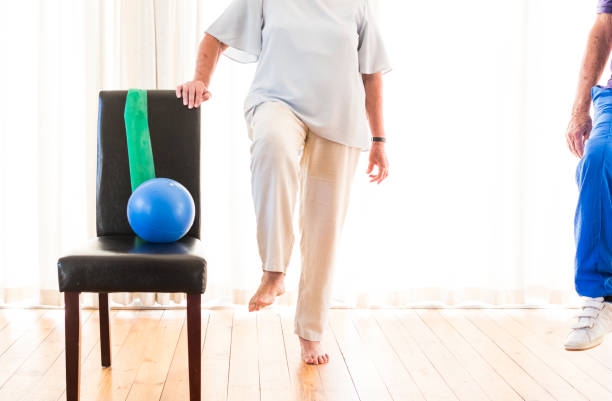 istock Senior woman doing strengthening exercises in Pilates class 985577964