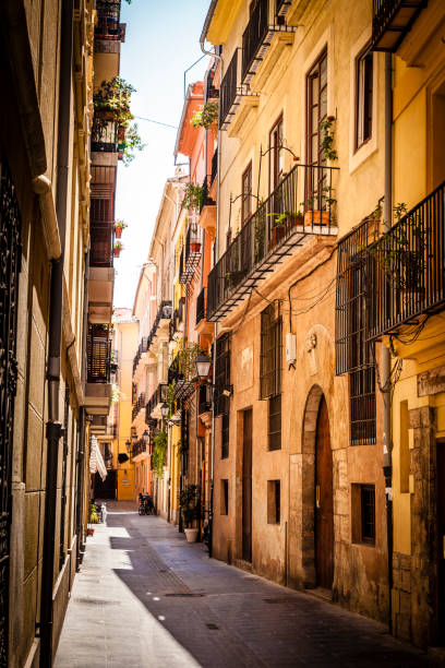 istock Old street at Valencia-Spain 985583188