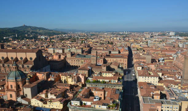 istock Piazza Maggiore in Bologna, Italy 985585780