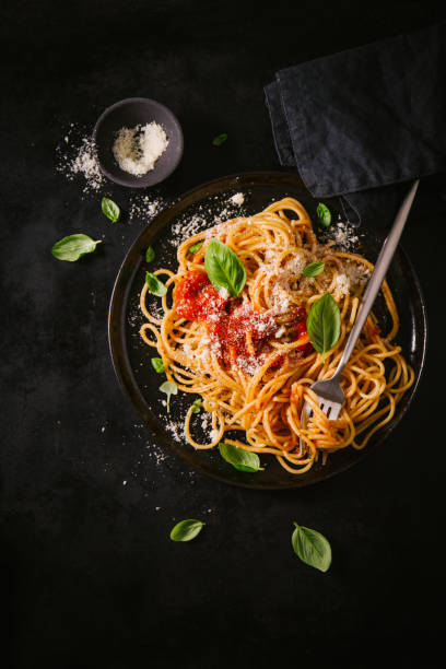 istock Dark plate with italian spaghetti on dark 985591088