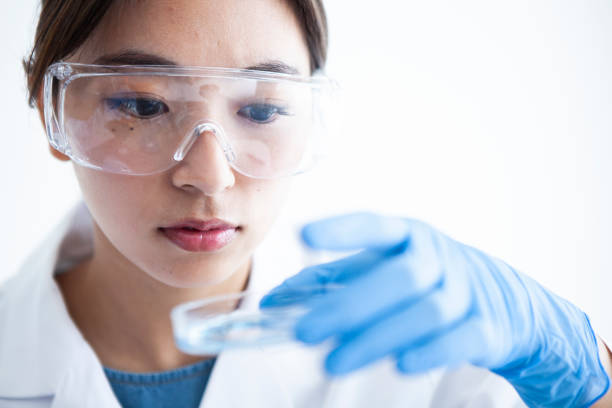 istock Petri dish and women. 985605302