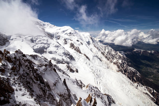 istock Mountain Peaks and Winter Colors 985624206