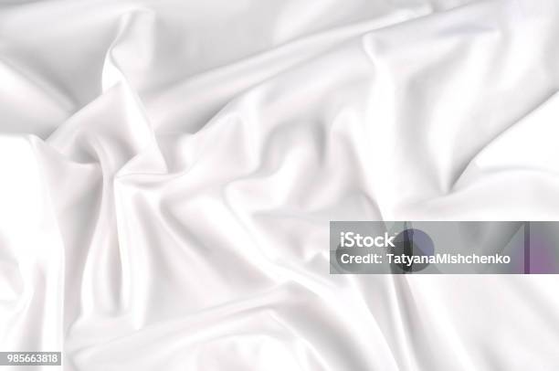 Vải lụa trắng là biểu tượng của sự thanh lịch và tinh tế. Vải lụa mềm mại và độc đáo, khiến trang phục của bạn trở nên sang trọng và ấn tượng hơn. Hãy nhấn vào hình ảnh để khám phá thêm về sức hút của vải lụa trắng này.