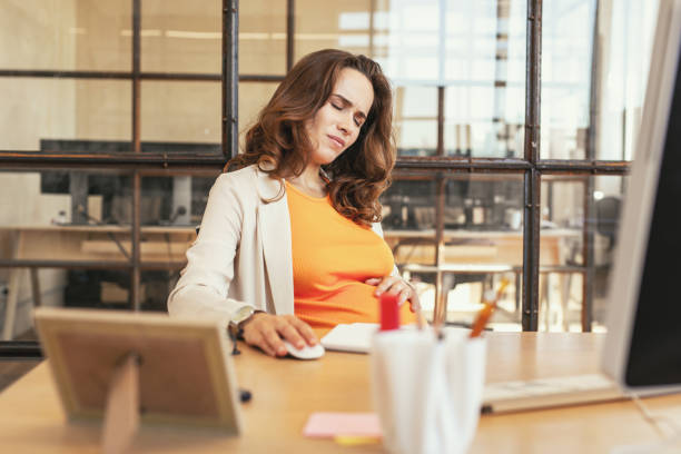 istock Painful pregnant CEO experiencing discomfort 985676118
