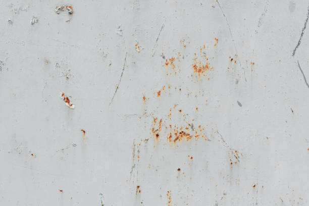 istock Wall fragment with scratches and cracks 985758490
