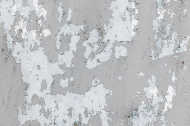 istock Wall fragment with scratches and cracks 985758552