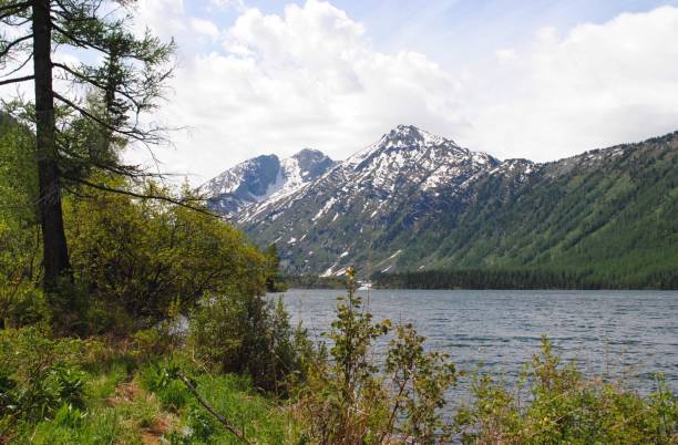 istock Lower Multinskoye lake, Altai Republic 985764096