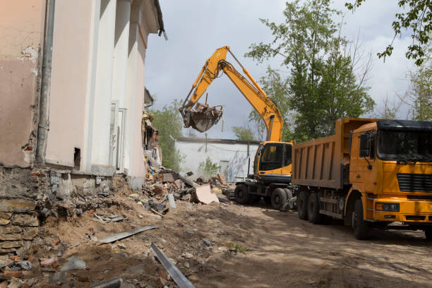 istock Loading of construction debris after demolition of a building 985785378