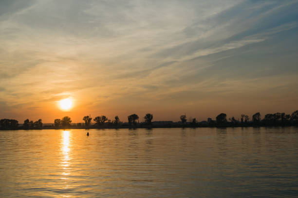 istock Sunset at Volga river in Kazan, Russia 985794926