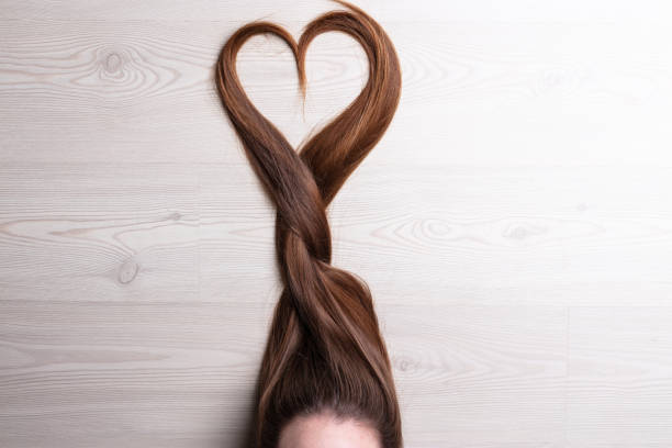 l'amore è tra i capelli - healthy hair foto e immagini stock