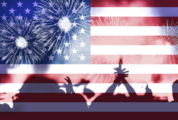 dia da independência, fogos de artifício, multidão e bandeira da américa - 24467 - fotografias e filmes do acervo