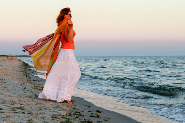 istock Relaxing on the breeze on the evening seaside 985883660