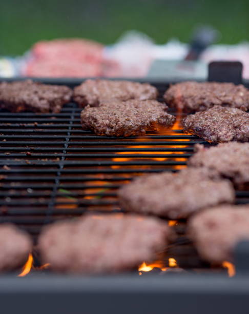 istock Making hamburgers on the grill 985919984