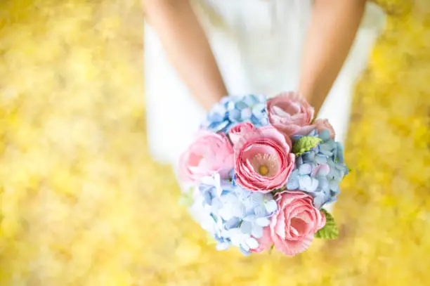 Photo of flower bouquet in hand