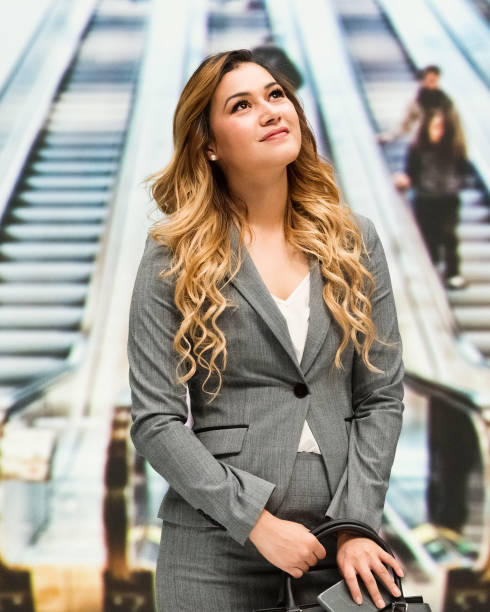 istock Business woman thinking 985995624