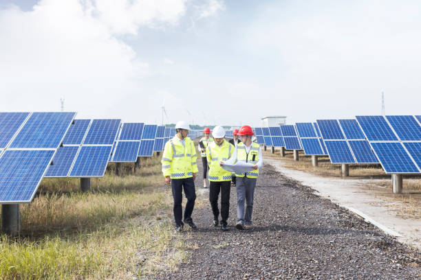 istock Engineers reconnaissance in green energy base 985999068
