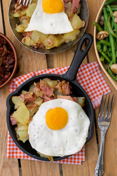 istock Swedish potato hash with pork and egg Pyttipanna 986020148