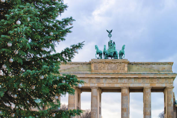 istock Brandenburg Gate Building and Christmas Tree in Berlin 986048170