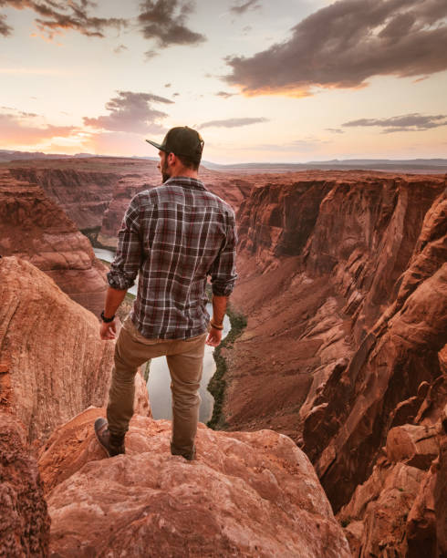 istock on top of horse shoe bend 986114910