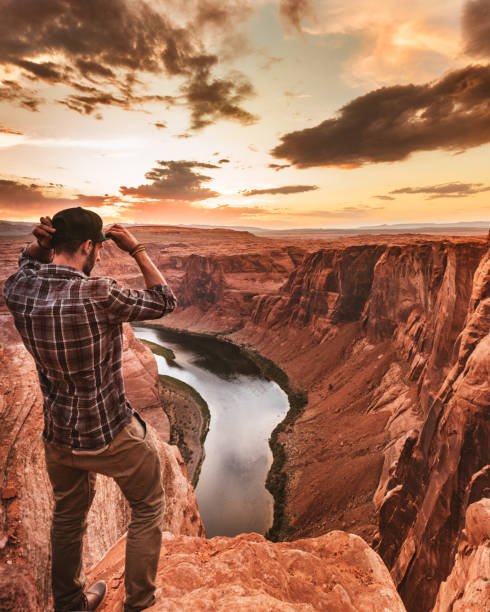istock on top of horse shoe bend 986115082