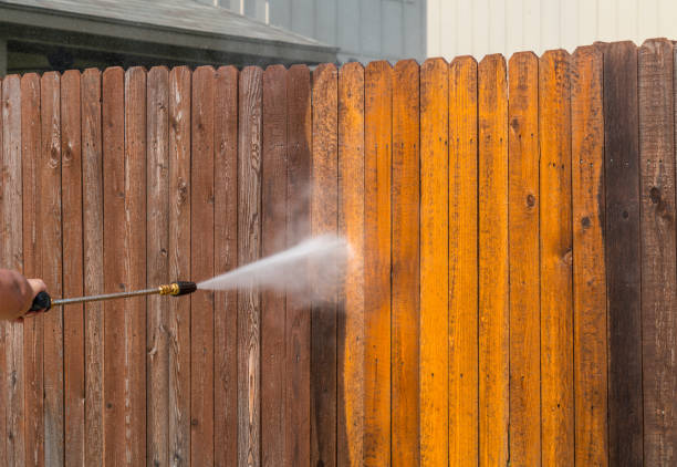 istock Repairs and house maintenance , Pressure washing 986157622