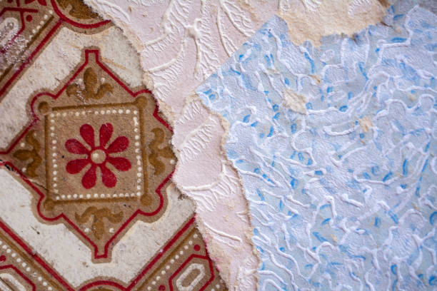 istock Vintage french  blue cloud like decorated wallpaper 986164366