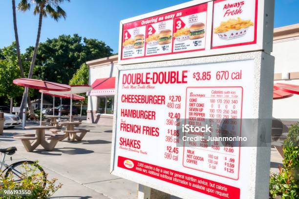 Photo libre de droit de N Out Burger Restaurant En Plein Air Au Volant Menu banque d'images et plus d'images libres de droit de Cuisine rapide