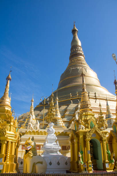 istock Myanmar: Shwedagon Pagoda 986242412
