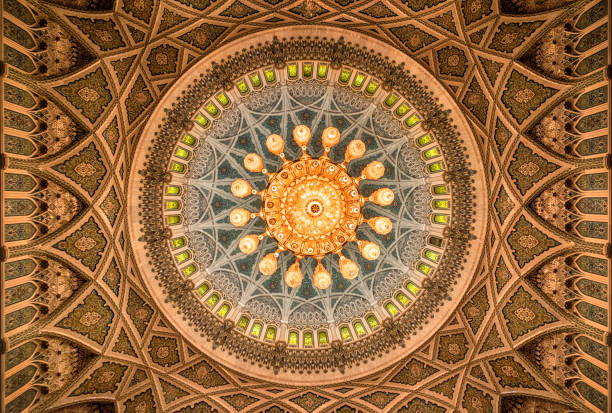 sultan qaboos mosque chandelier, muscat, oman - sultan qaboos mosque imagens e fotografias de stock