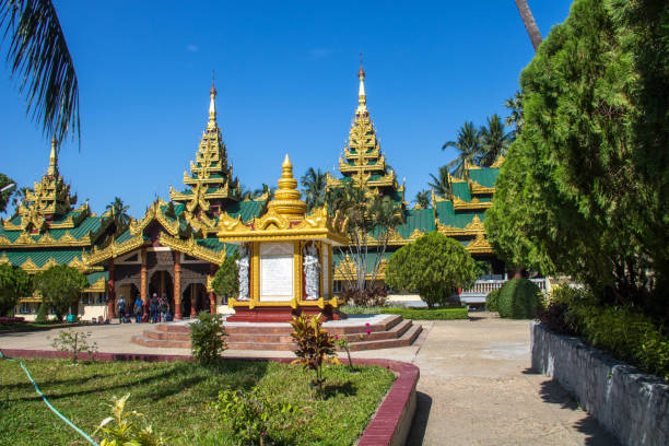 미얀마: shwedagon �파고다 - great dagon pagoda 뉴스 사진 이미지