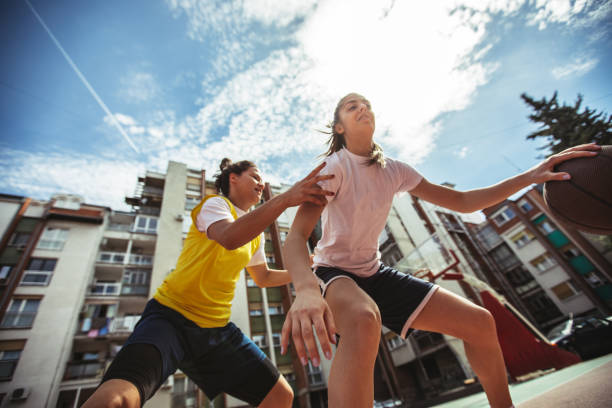 istock Young woman playing basketball 986433012